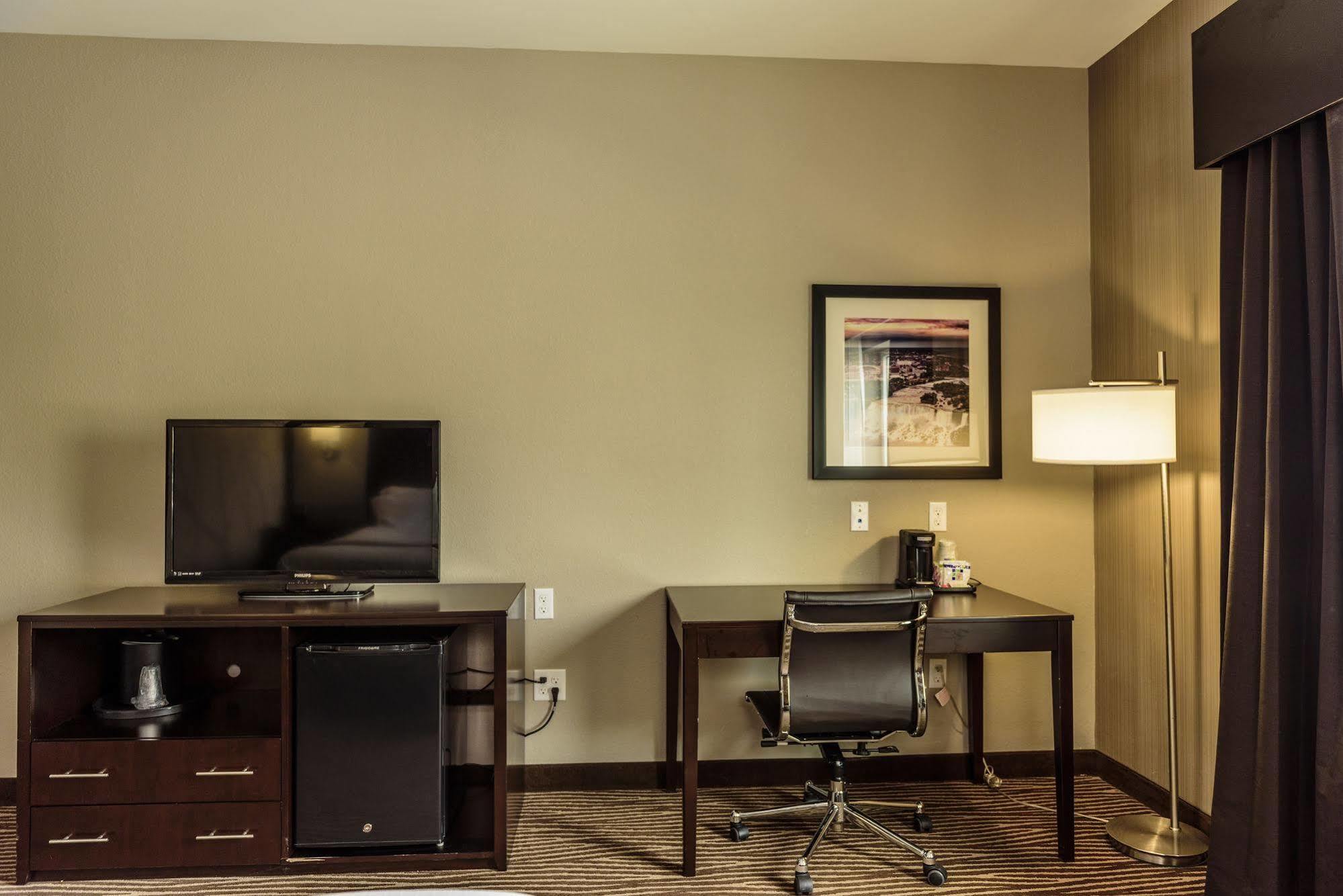 Holiday Inn Express & Suites Cheektowaga North East By Ihg Buitenkant foto
